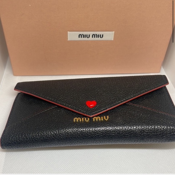Miu Miu Wallet - new in box (box is slightly damaged) - Picture 2 of 6
